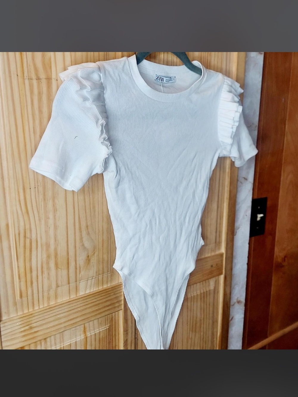 Zara White Ribbed Bodysuit with Pleated Puff Sleeves